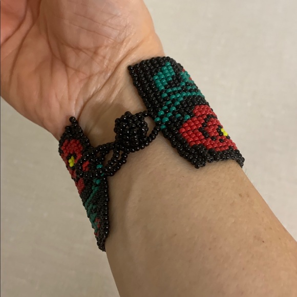 🌷3 for$25🌷Handmade, US OS, Black Red Green & Yellow Hand Beaded Floral Bracelet - Picture 8 of 8